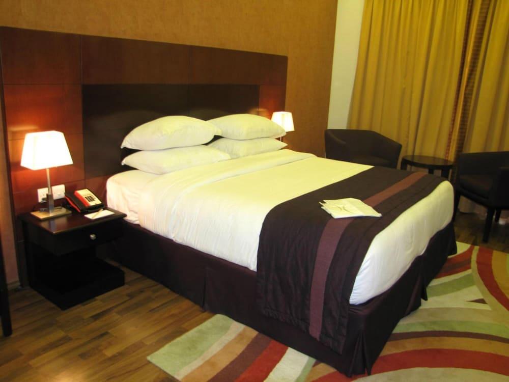 Al Khoory Hotel Apartments Al Barsha Dubai Bagian luar foto